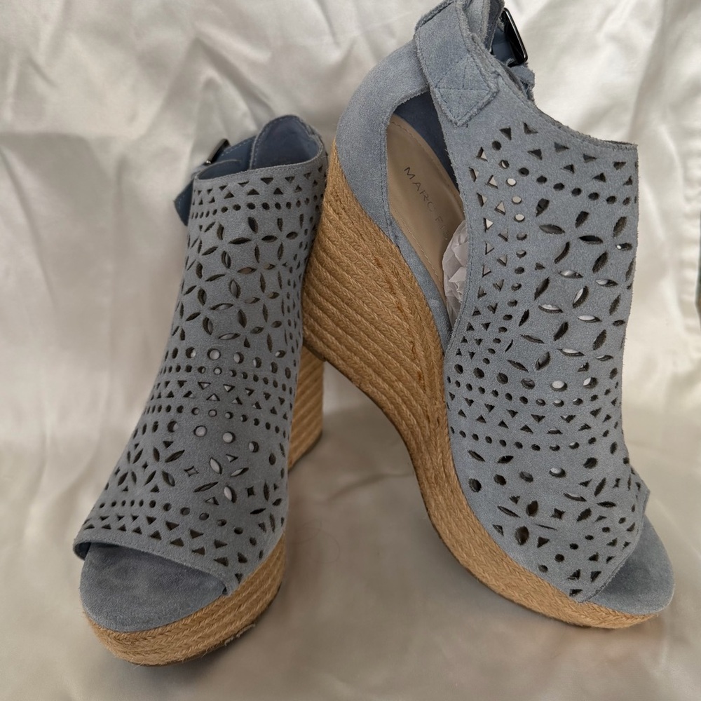 Gorgeous light blue Marc Fisher suede cutout wedges. Sz 8.5. EXCELLENT CONDITION